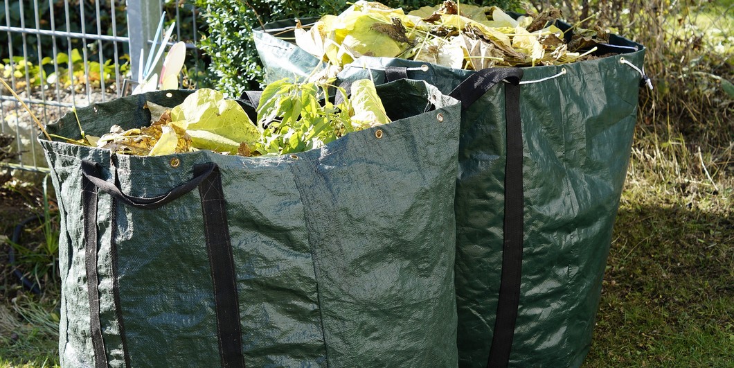 garden-waste-1047259_1920